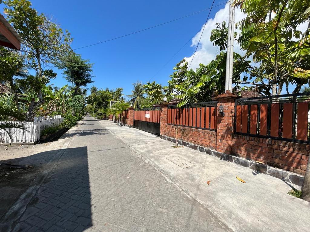 Capital O 92615 Villa Utama D'Alas Purwo Ringinpintu Exterior photo